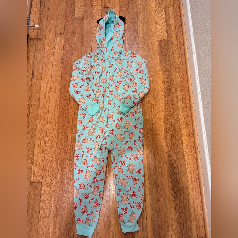 Disney Store Kids Onesie Pajamas Gingerbread, Micky Bars Size 5/6